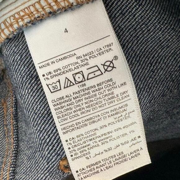 Old Navy High Rise Jean Shorts Size 4 - Picture 6 of 6